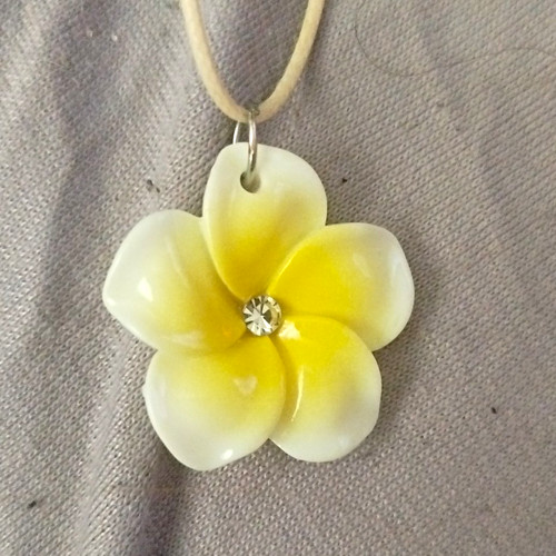 Halskette mit blumen anhänger - halskette, blumen-anhänger
